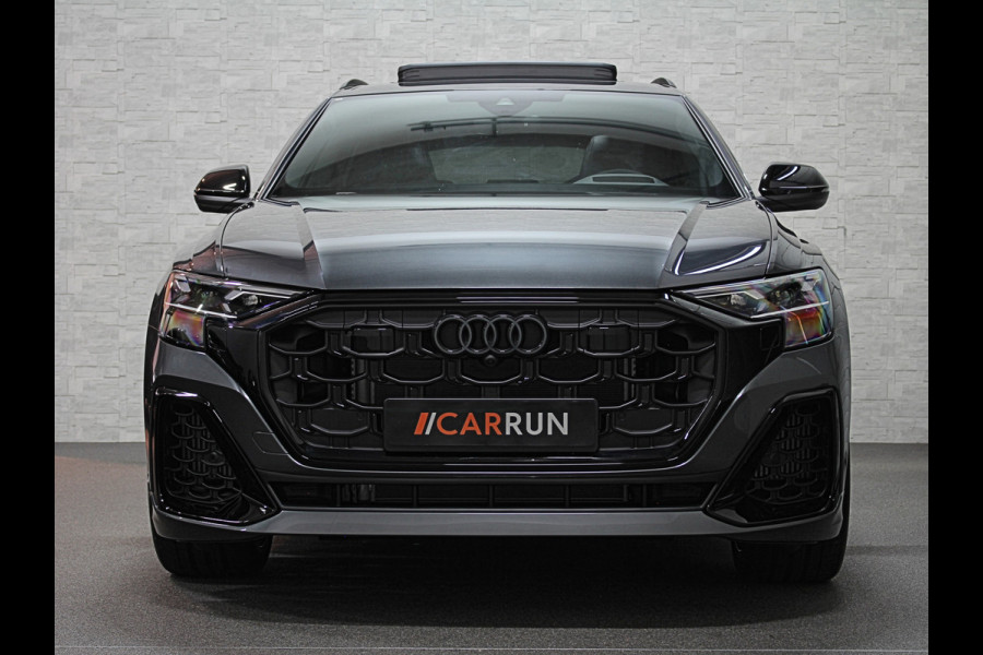 Audi Q8 60 TFSI e Competition | Nieuw! | 360 View | RS-Stoelen | OLED | SQ8 Uitlaattips | Panorama | ACC | B&O Sound | 23'' | Alcantara Stuurwiel | Head-Up | Soft-Close | Memory | Trekhaak | Keyless-Entry | Stoelverwarming V+A | Luchtvering |