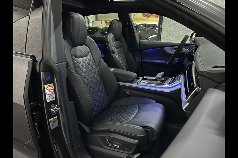 Audi Q8 60 TFSI e Competition | Nieuw! | 360 View | RS-Stoelen | OLED | SQ8 Uitlaattips | Panorama | ACC | B&O Sound | 23'' | Alcantara Stuurwiel | Head-Up | Soft-Close | Memory | Trekhaak | Keyless-Entry | Stoelverwarming V+A | Luchtvering |