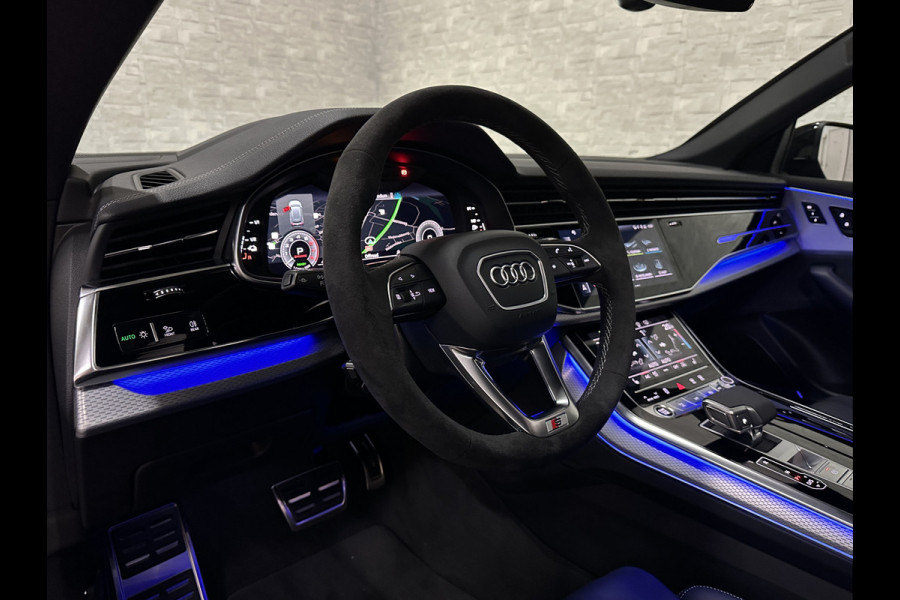 Audi Q8 60 TFSI e Competition | Nieuw! | 360 View | RS-Stoelen | OLED | SQ8 Uitlaattips | Panorama | ACC | B&O Sound | 23'' | Alcantara Stuurwiel | Head-Up | Soft-Close | Memory | Trekhaak | Keyless-Entry | Stoelverwarming V+A | Luchtvering |