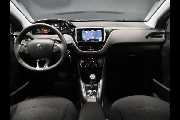 Peugeot 208 1.2 PureTech Signature Automaat [APPLE CARPLAY, TREKHAAK, ANDROID, NAVIGATIE, CRUISE CONTROL, LM-VELGEN, NIEUWSTAAT]