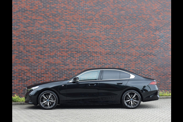 BMW 5 Serie 550e xDrive *M-Sport*Trekhaak*360Camera*Head-Up*