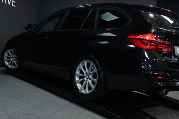 BMW 3 Serie Touring 318i Sportline / PANODAK / LED / PDC V+A / NAVI