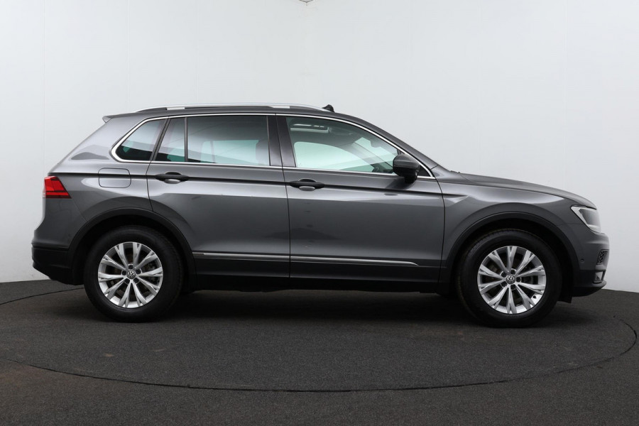 Volkswagen Tiguan 1.5 TSI Comfortline (PANORAMADAK, TREKHAAK ELEKT. WEGKLAPBAAR, NAVI, STOELVERWARMING, 1e EIG, GOED ONDERHOUDEN)