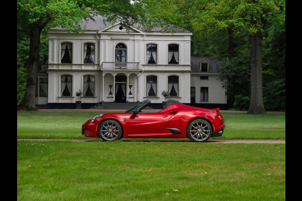 Alfa Romeo 4C Spider 1750TBI TCT | Rosso Competizione | 1e eigenaresse | Lederen dashboard