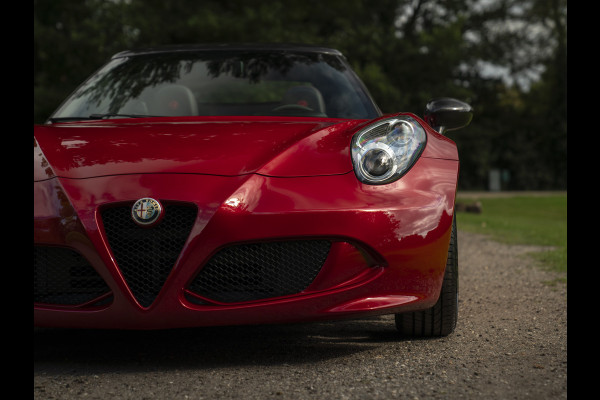 Alfa Romeo 4C Spider 1750TBI TCT | Rosso Competizione | 1e eigenaresse | Lederen dashboard