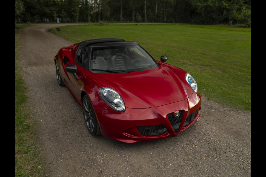 Alfa Romeo 4C Spider 1750TBI TCT | Rosso Competizione | 1e eigenaresse | Lederen dashboard