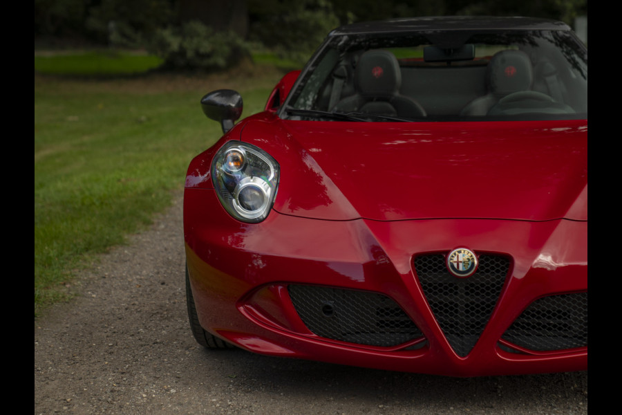 Alfa Romeo 4C Spider 1750TBI TCT | Rosso Competizione | 1e eigenaresse | Lederen dashboard