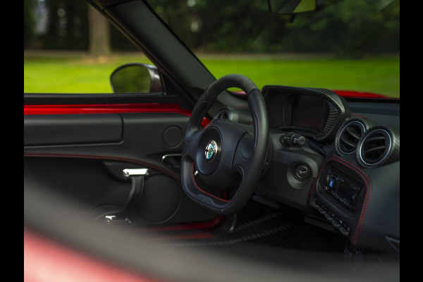 Alfa Romeo 4C Spider 1750TBI TCT | Rosso Competizione | 1e eigenaresse | Lederen dashboard