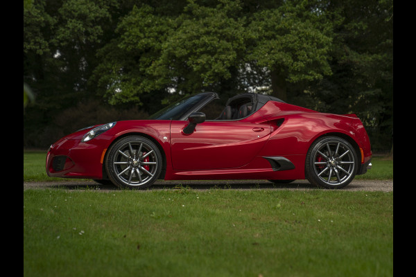 Alfa Romeo 4C Spider 1750TBI TCT | Rosso Competizione | 1e eigenaresse | Lederen dashboard