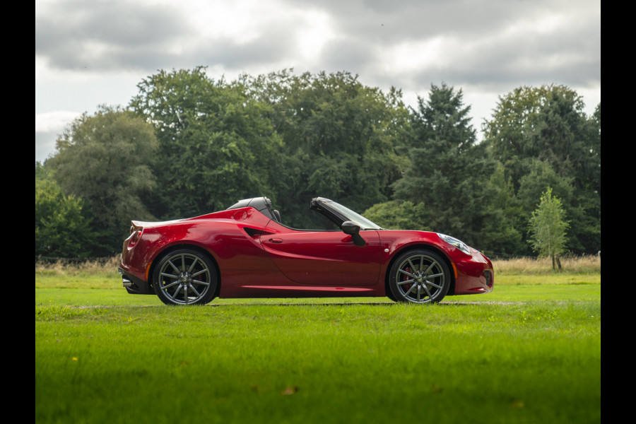 Alfa Romeo 4C Spider 1750TBI TCT | Rosso Competizione | 1e eigenaresse | Lederen dashboard