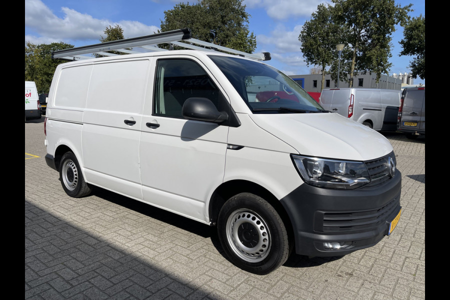 Volkswagen Transporter 2.0 TDI L1H1 Comfortline / vaste prijs rijklaar € 14.950 ex btw / lease vanaf € 285 / airco / cruise control / imperial / trekhaak / ingerichte laadruimte !