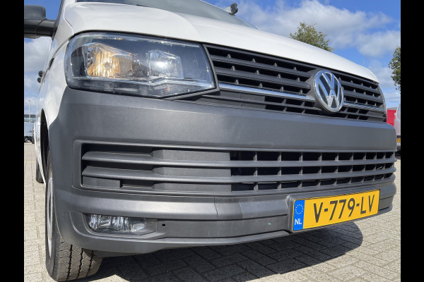 Volkswagen Transporter 2.0 TDI L1H1 Comfortline / vaste prijs rijklaar € 14.950 ex btw / lease vanaf € 285 / airco / cruise control / imperial / trekhaak / ingerichte laadruimte !