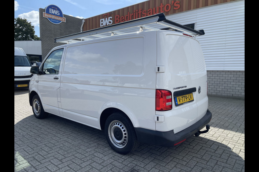 Volkswagen Transporter 2.0 TDI L1H1 Comfortline / vaste prijs rijklaar € 14.950 ex btw / lease vanaf € 285 / airco / cruise control / imperial / trekhaak / ingerichte laadruimte !