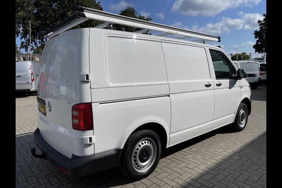 Volkswagen Transporter 2.0 TDI L1H1 Comfortline / vaste prijs rijklaar € 14.950 ex btw / lease vanaf € 285 / airco / cruise control / imperial / trekhaak / ingerichte laadruimte !