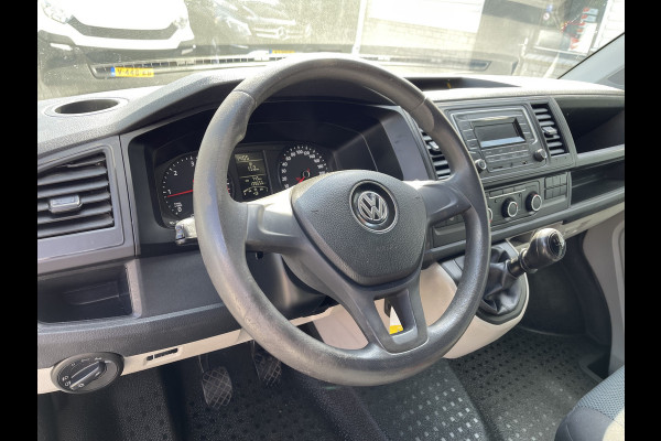 Volkswagen Transporter 2.0 TDI L1H1 Comfortline / vaste prijs rijklaar € 14.950 ex btw / lease vanaf € 285 / airco / cruise control / imperial / trekhaak / ingerichte laadruimte !