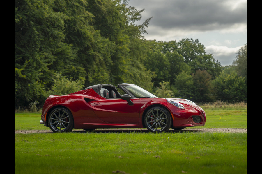 Alfa Romeo 4C Spider 1750TBI TCT | Rosso Competizione | 1e eigenaresse | Lederen dashboard