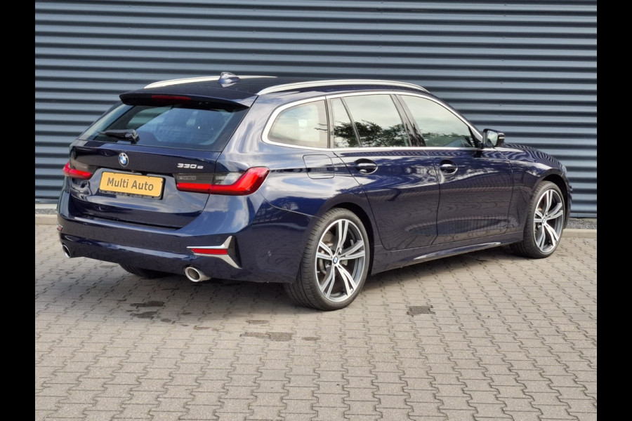 BMW 3 Serie Touring 330e Luxury Line Plug in Hybrid 293pk | Lederen Sportstoelen | Apple Carplay | Head Up | Sfeerverlichting | 360 Camera | Navigatie |