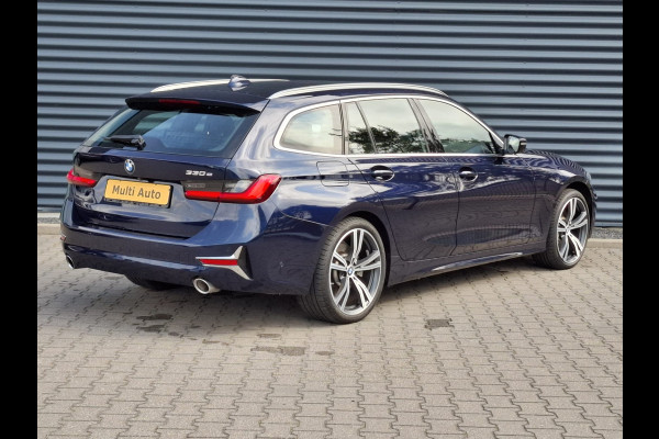 BMW 3 Serie Touring 330e Luxury Line Plug in Hybrid 293pk | Lederen Sportstoelen | Apple Carplay | Head Up | Sfeerverlichting | 360 Camera | Navigatie |