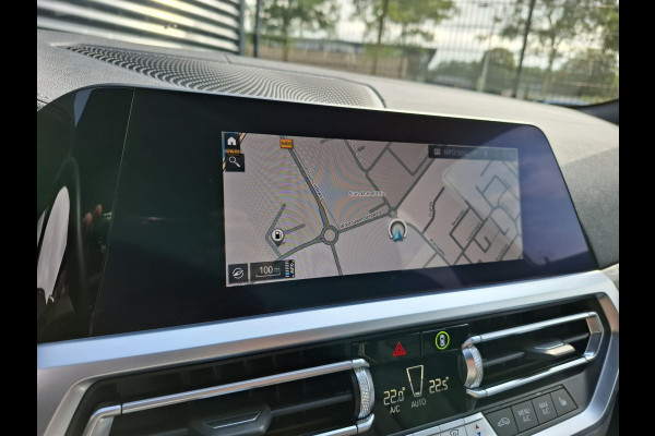 BMW 3 Serie Touring 330e Luxury Line Plug in Hybrid 293pk | Lederen Sportstoelen | Apple Carplay | Head Up | Sfeerverlichting | 360 Camera | Navigatie |