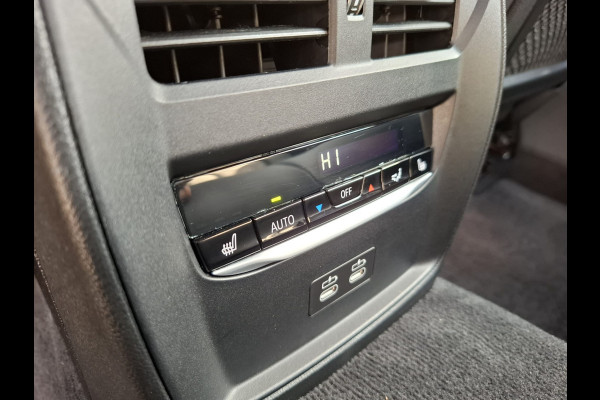 BMW 3 Serie Touring 330e Luxury Line Plug in Hybrid 293pk | Lederen Sportstoelen | Apple Carplay | Head Up | Sfeerverlichting | 360 Camera | Navigatie |