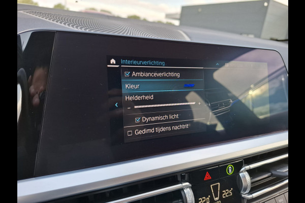 BMW 3 Serie Touring 330e Luxury Line Plug in Hybrid 293pk | Lederen Sportstoelen | Apple Carplay | Head Up | Sfeerverlichting | 360 Camera | Navigatie |