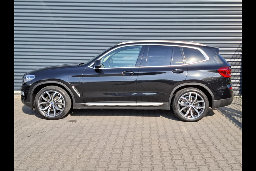 BMW X3 xDrive30e Sport Line Plug in Hybrid PHEV | Lederen Sportstoelen Memory & Ventilatie | Trekhaak af Fabriek | LED Koplampen Adaptief | Apple Carplay | Head Up | Navigatie | Sfeerverlichting |