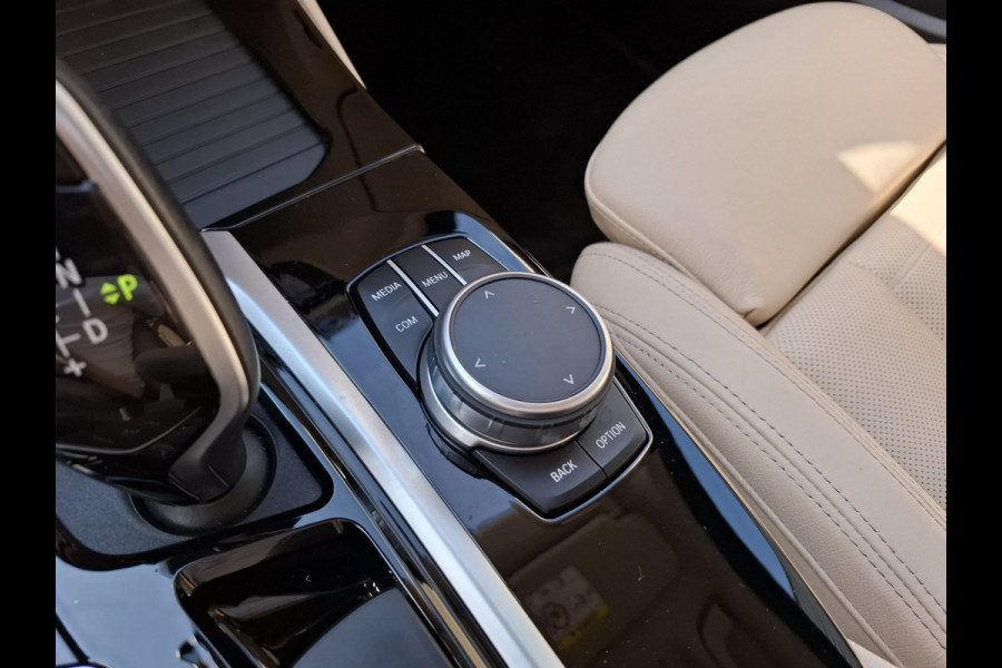 BMW X3 xDrive30e Sport Line Plug in Hybrid PHEV | Lederen Sportstoelen Memory & Ventilatie | Trekhaak af Fabriek | LED Koplampen Adaptief | Apple Carplay | Head Up | Navigatie | Sfeerverlichting |