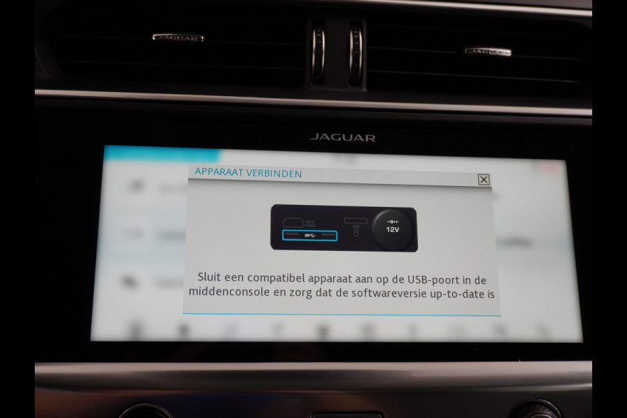 Jaguar I-PACE EV400pk SE 90 kWh AWD Dual-Motor Apple Android Carplay Leder-Stoel+Verwarmd Cruise Navi Camera LED-a+v Connected WiFi-vb. Multi- Virtual Cockpit ECC Regen-Lichtsensor Vermoeidheids Detector Business Edition Aktieve-Gril Orig.NL auto 4,8sec 0-100 Snelladen tot 104kw DC 696Nm koppel ! 90kwh accu !