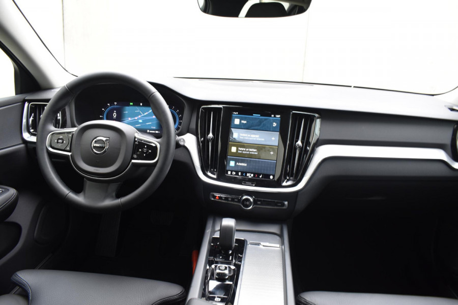 Volvo V60 B4 211PK Automaat Plus Dark / Driver assist / Moritz lederen bekleding / Elektrische stoelen / DAB+ / Google Navigatie