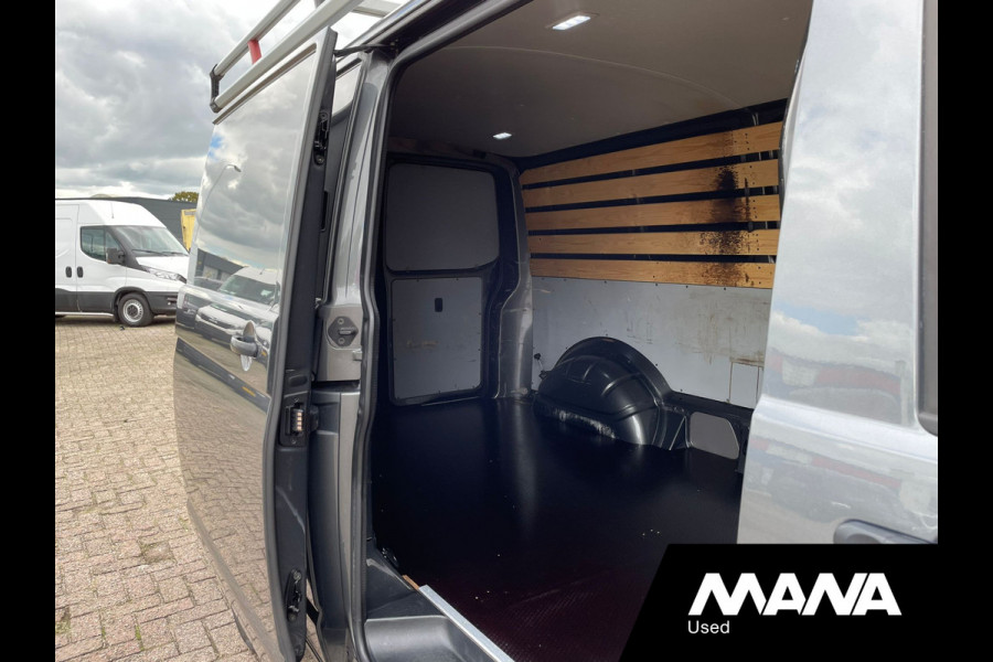 Volkswagen Transporter 2.0TDI 110PK L2H1 Highline Car-Play Airco Cruise Multifunctioneel stuurwiel Trekhaak Navigatie Bluetooth Sensoren