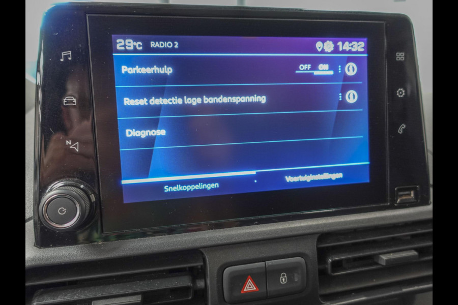 Peugeot Partner 1.5 BlueHDI Premium Navigatie Apple Carplay/Android Auto Parkeersensoren achter Airco Trekhaak Cruise Control