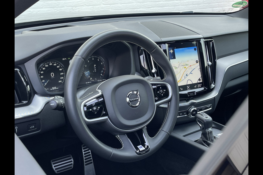 Volvo XC60 2.0 T4 R-Design | Pano | Trekhaak | Leder | CarPlay | LED | Camera | 19 inch