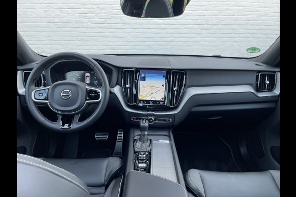 Volvo XC60 2.0 T4 R-Design | Pano | Trekhaak | Leder | CarPlay | LED | Camera | 19 inch