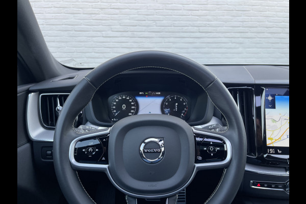 Volvo XC60 2.0 T4 R-Design | Pano | Trekhaak | Leder | CarPlay | LED | Camera | 19 inch