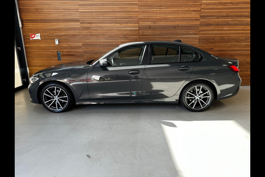 BMW 3-serie 320d High Executive Edition | NL-auto | 1e Eigenaar | 3D Camera | Apple Carplay | Ambient | Full LED | Climatronic |