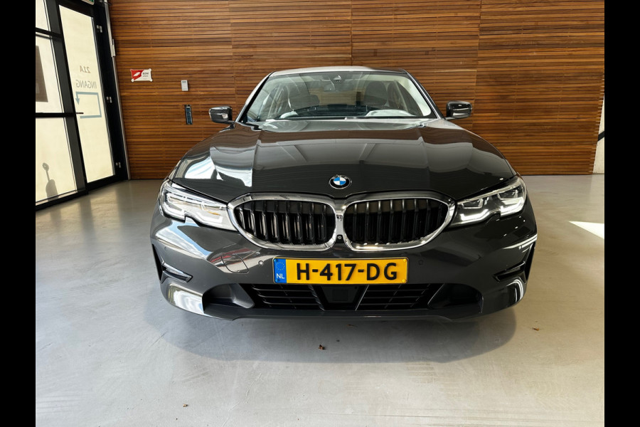 BMW 3-serie 320d High Executive Edition | NL-auto | 1e Eigenaar | 3D Camera | Apple Carplay | Ambient | Full LED | Climatronic |