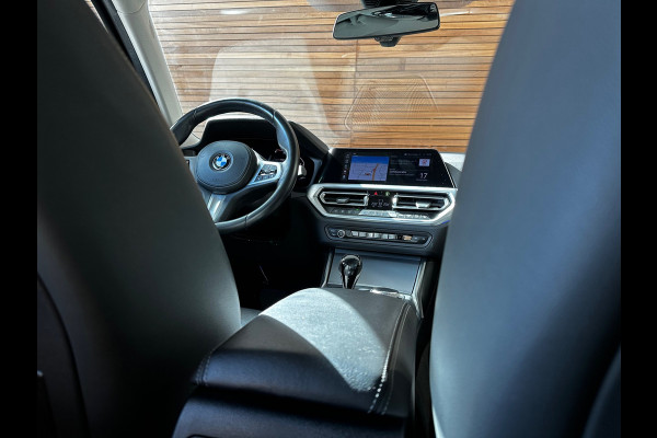 BMW 3-serie 320d High Executive Edition | NL-auto | 1e Eigenaar | 3D Camera | Apple Carplay | Ambient | Full LED | Climatronic |