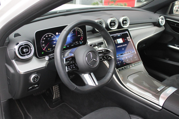 Mercedes-Benz C-Klasse Estate 300 e 314PK AUTOMAAT AMG LINE | PANORAMISCH SCHUIF / KANTEL DAK | STOEL VERWARMING | ACHTERUITRIJ CAMERA | FULL MAP NAVIGATIE | APPLE CARPLAY | DIGITALE COCKPIT | HIGH PERFORMANCE LED KOPLAMPEN |18" VIJFSPAAKS  LICHTMETALEN AMG VELGEN | DRAADLOOS LADEN | DRAADLOOS APPLE CARPLAY | ELEKTRISCH WEGKLAPBARE TREKHAAK |