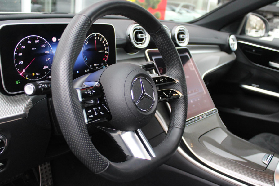 Mercedes-Benz C-Klasse Estate 300 e 314PK AUTOMAAT AMG LINE | PANORAMISCH SCHUIF / KANTEL DAK | STOEL VERWARMING | ACHTERUITRIJ CAMERA | FULL MAP NAVIGATIE | APPLE CARPLAY | DIGITALE COCKPIT | HIGH PERFORMANCE LED KOPLAMPEN |18" VIJFSPAAKS  LICHTMETALEN AMG VELGEN | DRAADLOOS LADEN | DRAADLOOS APPLE CARPLAY | ELEKTRISCH WEGKLAPBARE TREKHAAK |