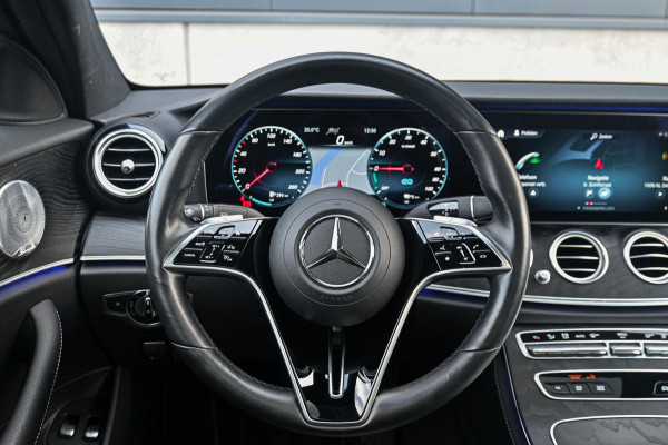 Mercedes-Benz E-Klasse 300 e AMG Line *Burmester / Panorama / Surround View / Ambienteverlichting / Seat Comfort*