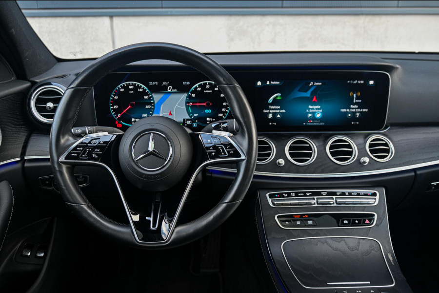 Mercedes-Benz E-Klasse 300 e AMG Line *Burmester / Panorama / Surround View / Ambienteverlichting / Seat Comfort*