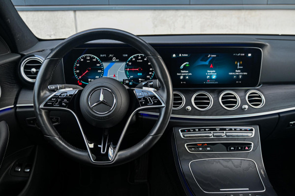 Mercedes-Benz E-Klasse 300 e AMG Line *Burmester / Panorama / Surround View / Ambienteverlichting / Seat Comfort*