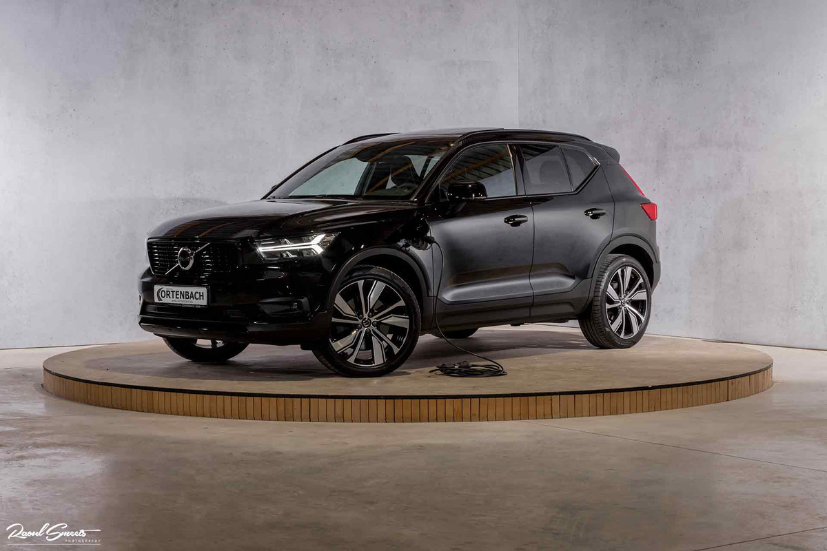 Volvo XC40 1.5 T5 Recharge R-Design | Adaptieve cruise | Apple carplay | Panorama | Zwenkbare trekhaak |