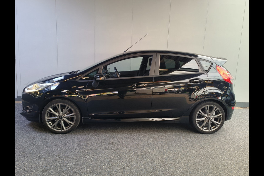 Ford Fiesta 1.0 EcoBoost ST Line uit 2016 Rijklaar + 12 maanden Bovag-garantie Henk Jongen Auto's in Helmond,  al 50 jaar service zoals 't hoort!