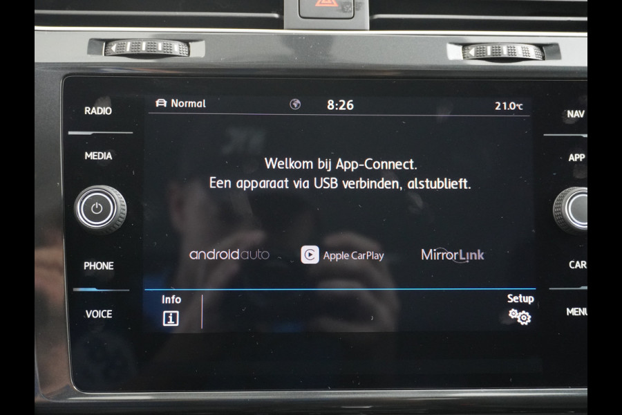 Volkswagen e-Golf €13.940,- na Subsidie 5drs Apple Carplay Android Auto Navi-Full Ecc Adapt.Cruise-Control Bluetooth Led PDV v+a Regen-Licht Senso Virtual Cockpit App-Connect Elec.ramen en Spiegels E-DITION €2.000,- subsidie mogelijk 1ste Eigenaar