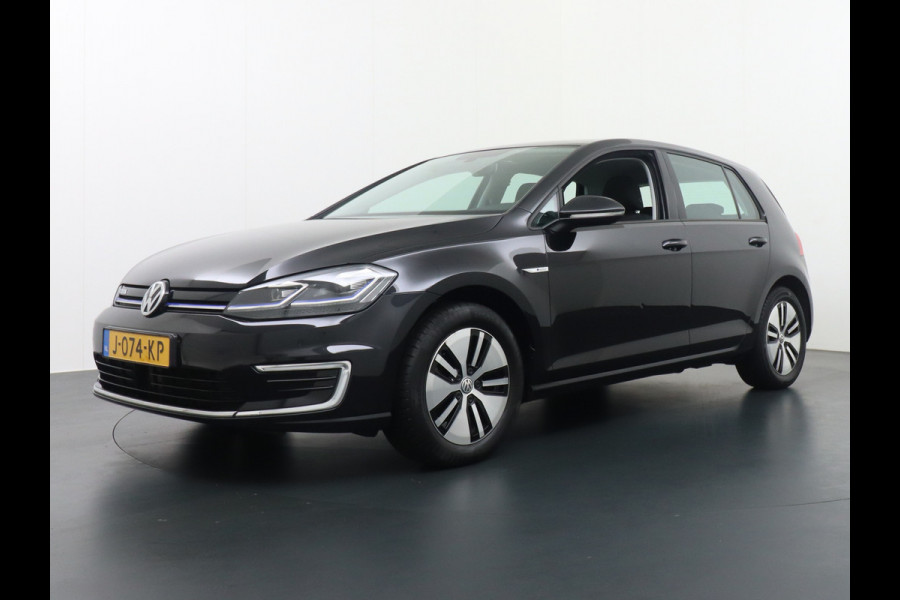 Volkswagen e-Golf €13.940,- na Subsidie 5drs Apple Carplay Android Auto Navi-Full Ecc Adapt.Cruise-Control Bluetooth Led PDV v+a Regen-Licht Senso Virtual Cockpit App-Connect Elec.ramen en Spiegels E-DITION €2.000,- subsidie mogelijk 1ste Eigenaar