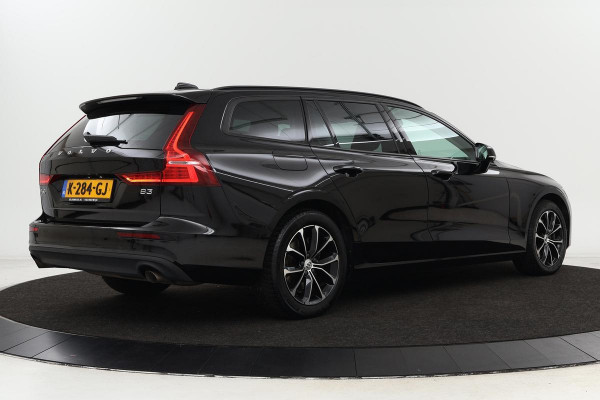 Volvo V60 B3 Momentum Advantage | Leder | Adaptive Cruise | Stoel & Stuurverwarming | Camera | Trekhaak | Voorruitverwarming