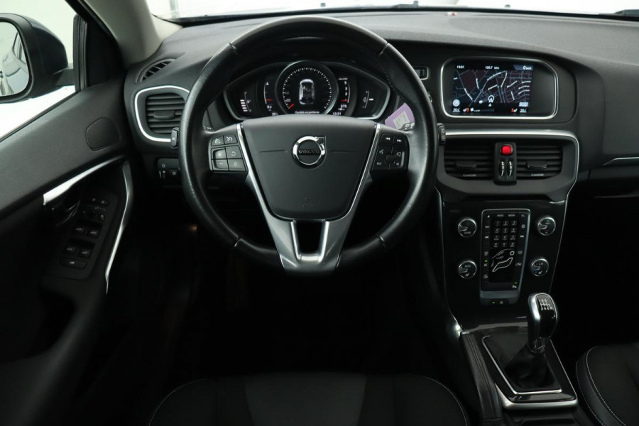 Volvo V40 2.0 D2 Nordic+ | Trekhaak | Stoelverwarming | Full LED | Half leder | PDC | Navigatie | Voorruitverwarming