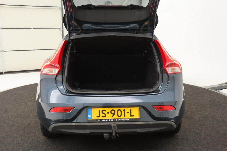 Volvo V40 2.0 D2 Nordic+ | Trekhaak | Stoelverwarming | Full LED | Half leder | PDC | Navigatie | Voorruitverwarming