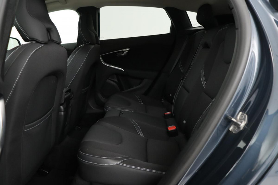 Volvo V40 2.0 D2 Nordic+ | Trekhaak | Stoelverwarming | Full LED | Half leder | PDC | Navigatie | Voorruitverwarming